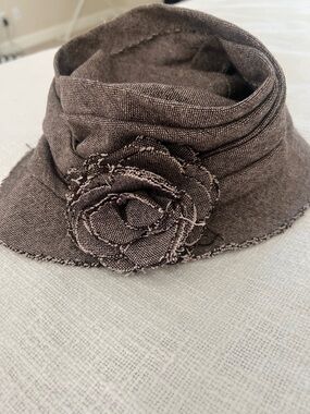 San Diego Hat Company(Anthropologie) Brown Textured Floral Cloche Hat. NWOT